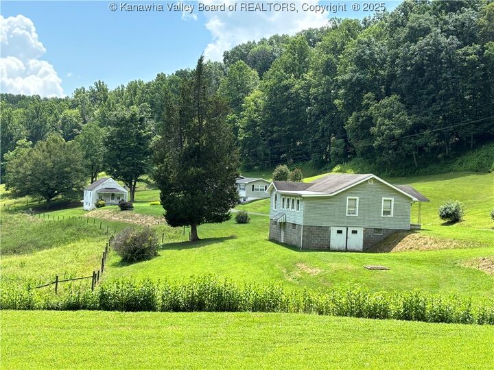Property Photo:  609 Rockcrest Drive  WV 25309 