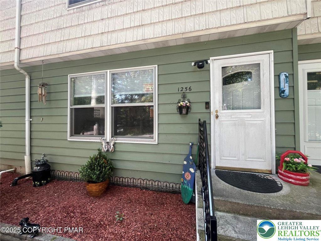 Property Photo:  1256 Chateau Drive  PA 18302 