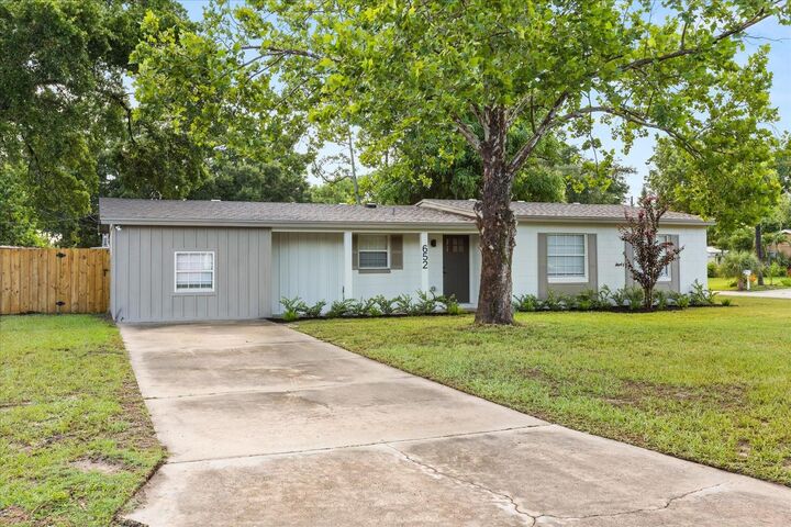 Property Photo: 652 Sherwood Court FL 32701