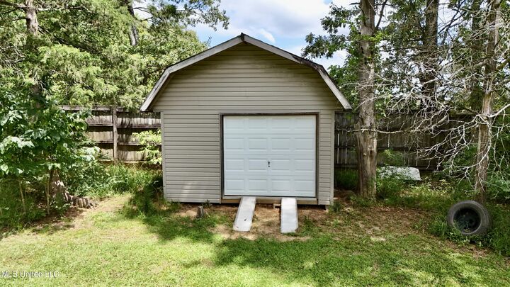 Property Photo:  307 Longwood Drive  MS 39056 