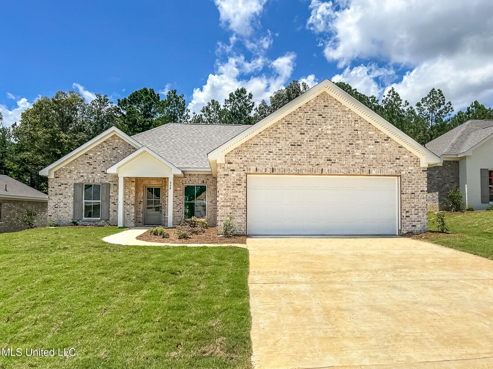 Property Photo: 954 Riverside Lane MS 39208