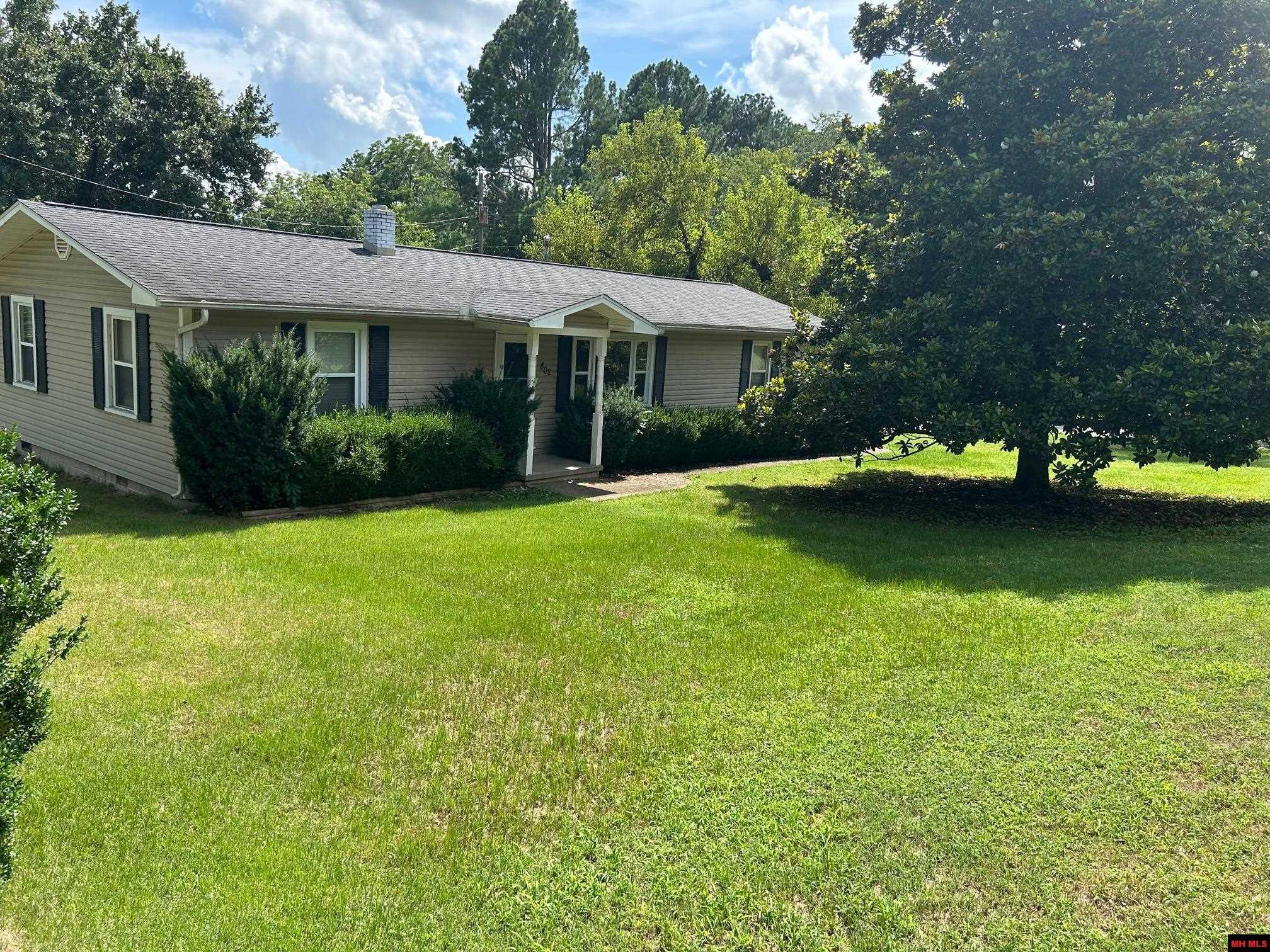 Property Photo: 802 E 6th Street AR 72653