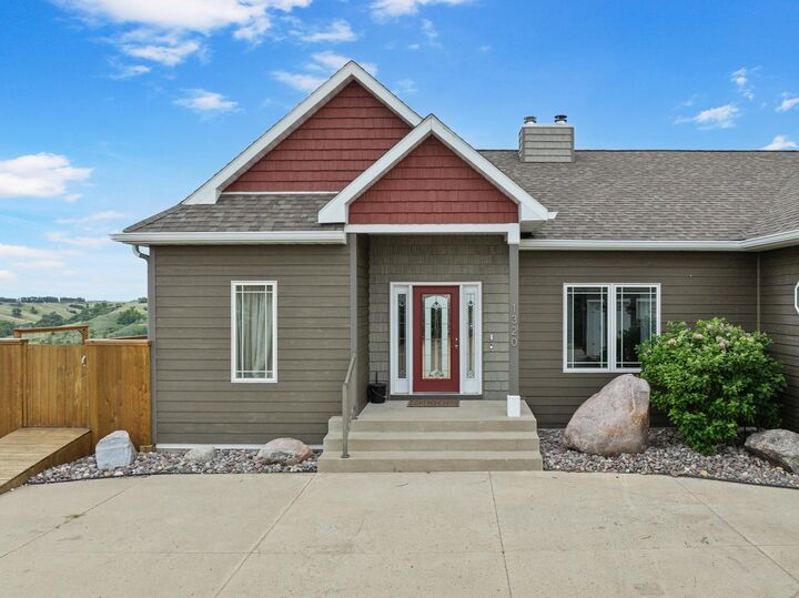 1320 37th Ave SE  Minot ND 58701 photo