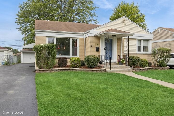 1922 Mayfair Avenue  Westchester IL 60154 photo