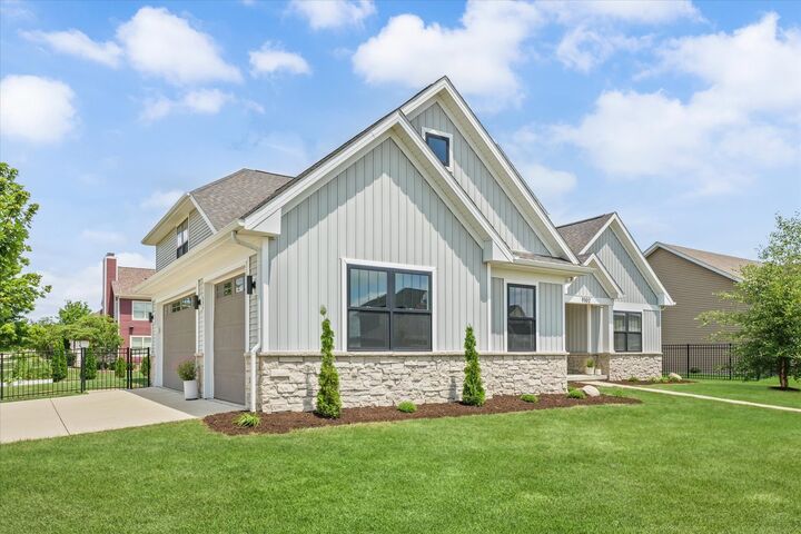Property Photo: 1102 Morningside Lane IL 61853