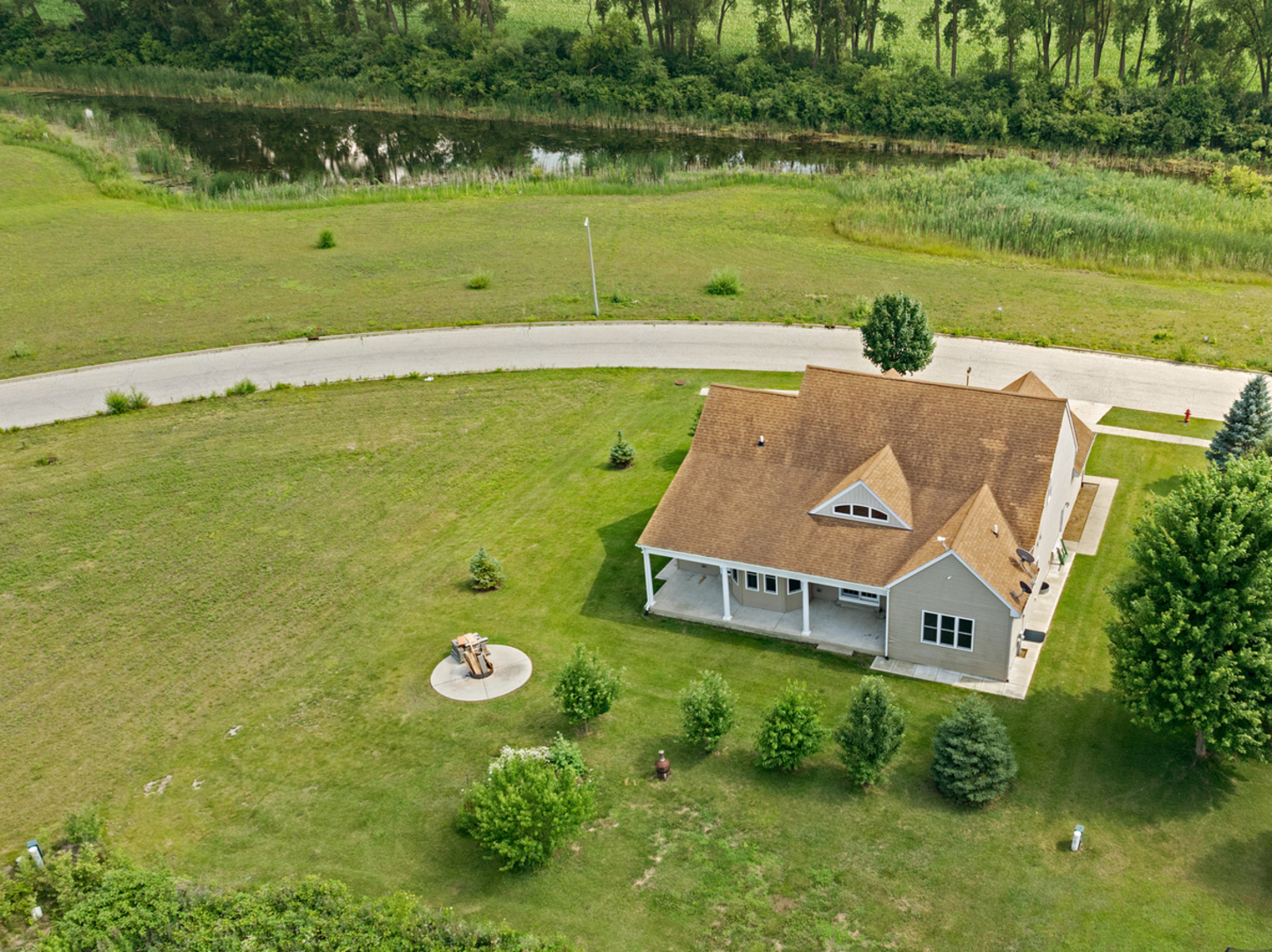 Property Photo:  811 Forest Downs Street  IL 60033 