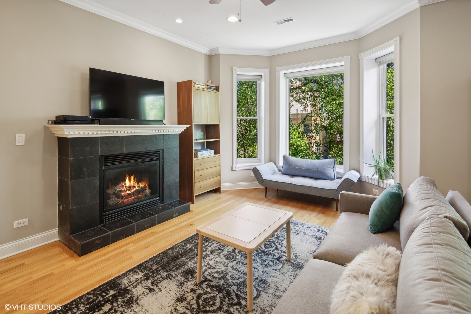 Property Photo:  5208 N Winthrop Avenue 2  IL 60640 