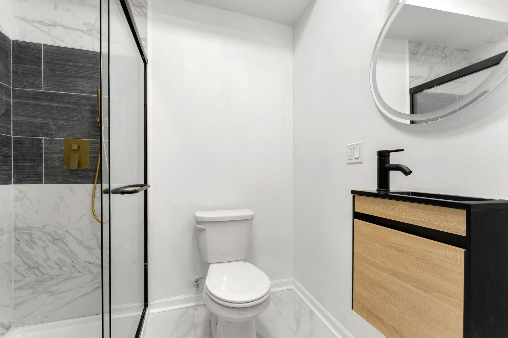 Property Photo: 4502 W Thomas Street IL 60651