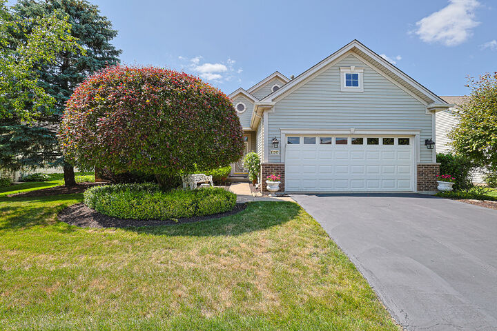 12345 Hickory Court  Huntley IL 60142 photo