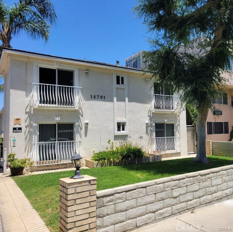 Property Photo: 14701 Dickens Street CA 91403