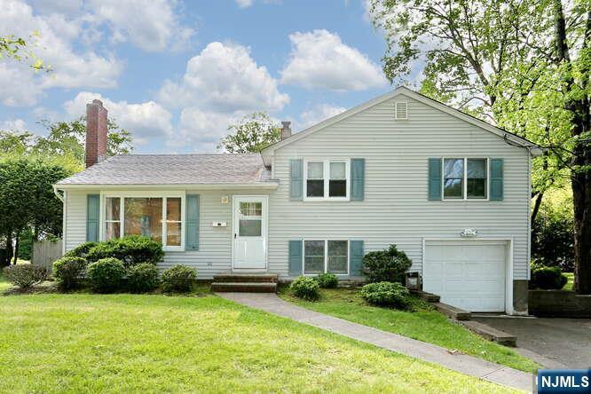 9 Pearl Road  Closter NJ 07624 photo