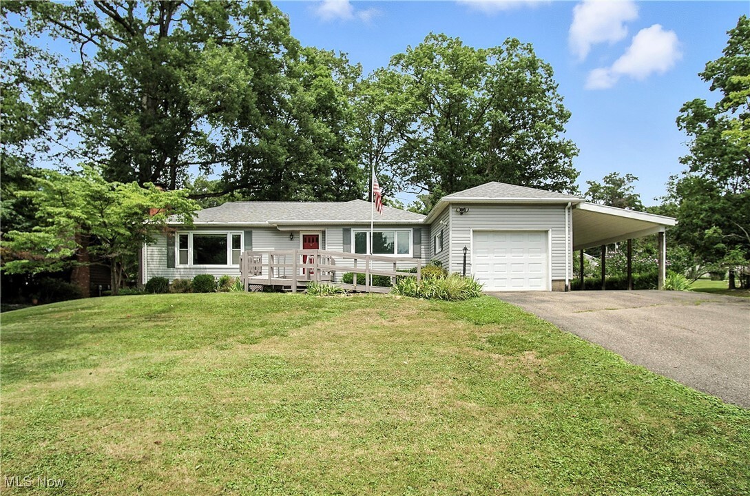 Property Photo:  621 Garden Road  OH 43701 