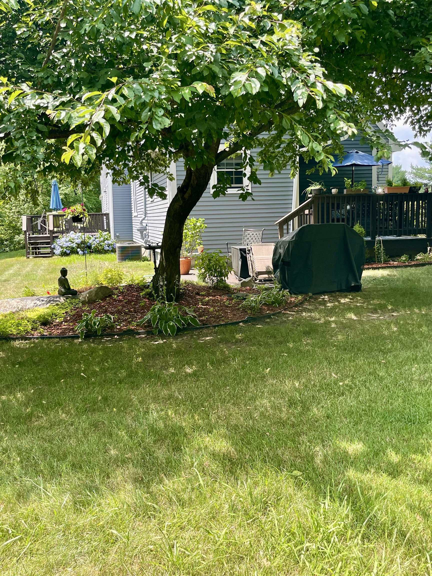 Property Photo: 4 Shoal Creek Road NH 03051