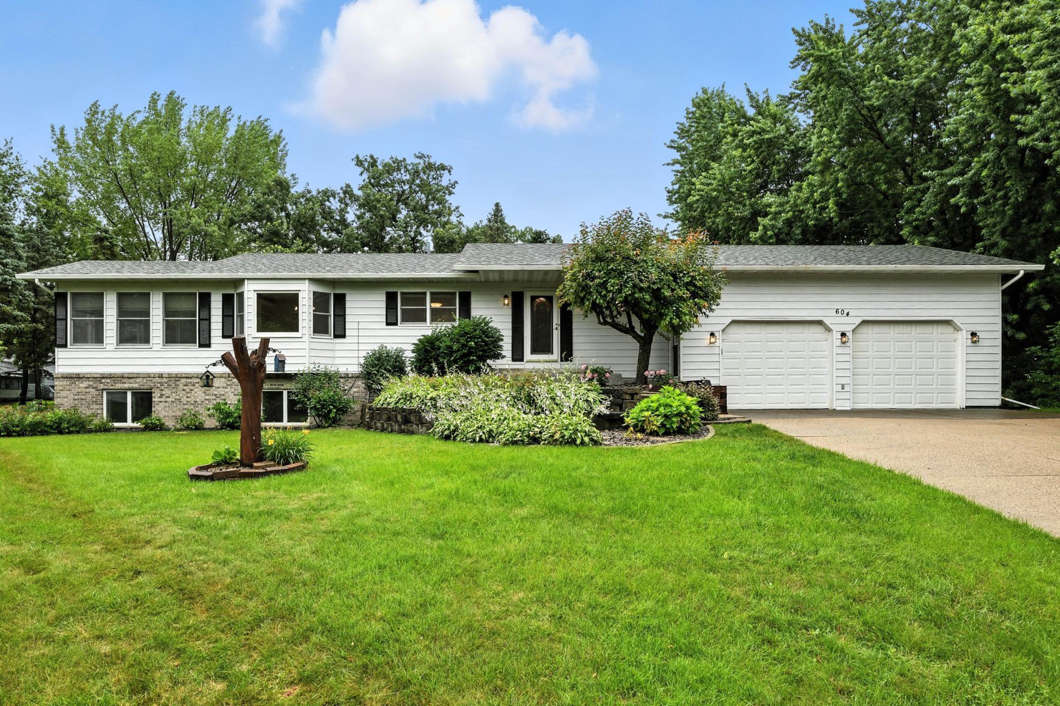 Property Photo:  604 Valley View Lane  MN 55388 