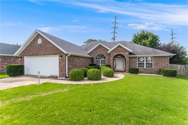 Property Photo: 2807 Foxwood Drive AR 72762