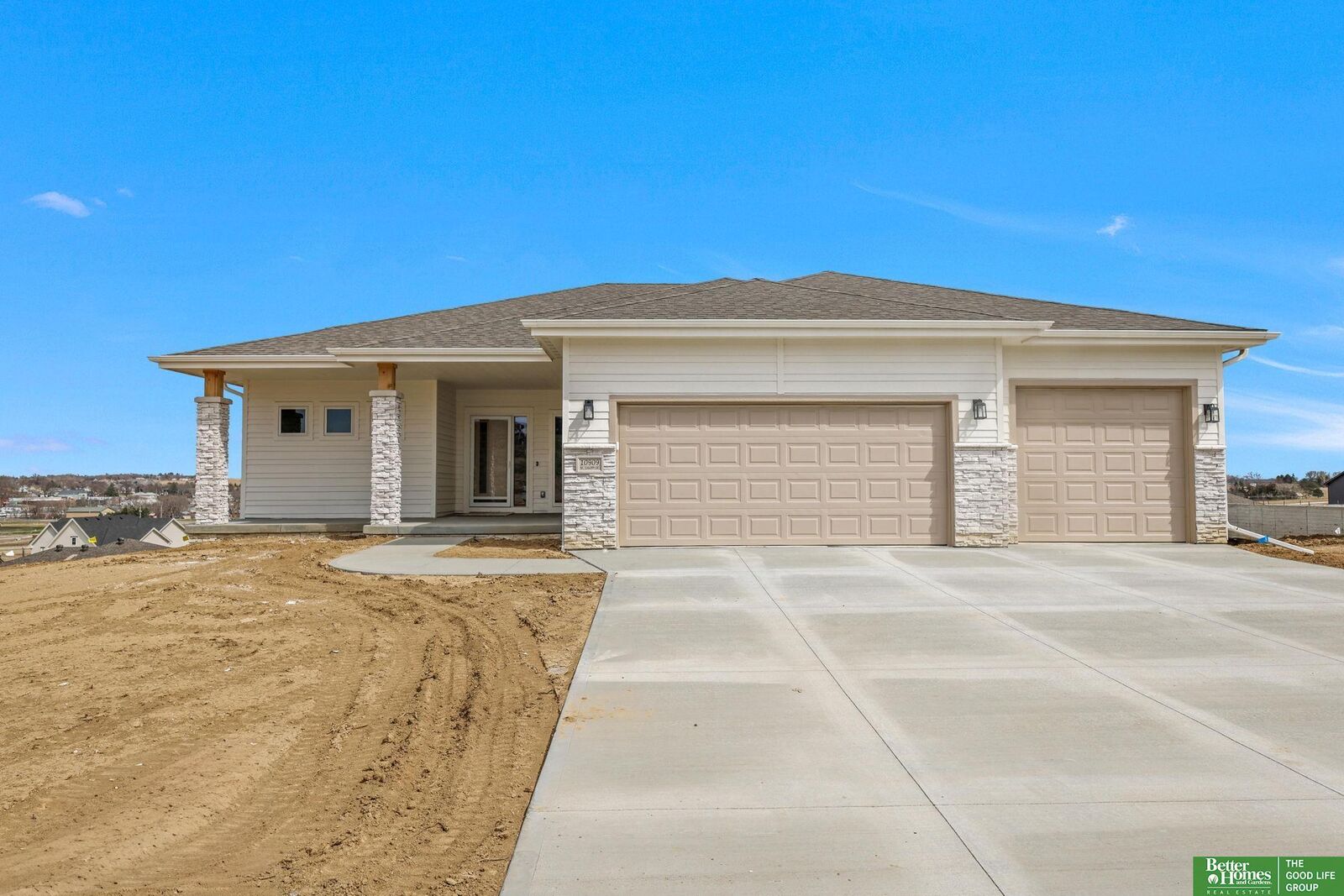 Property Photo:  10909 N 160 Street  NE 68007 