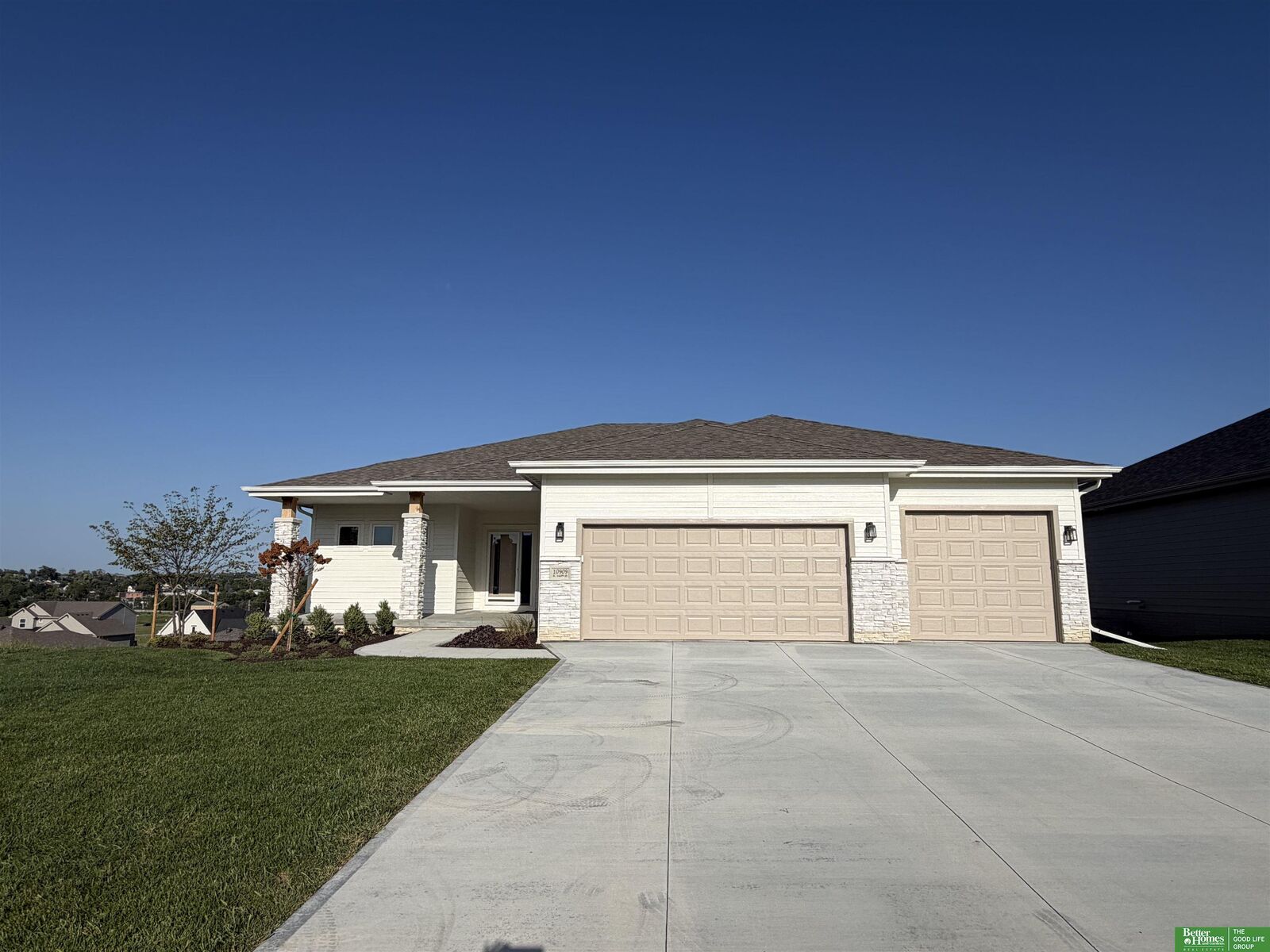 Property Photo:  10909 N 160 Street  NE 68007 