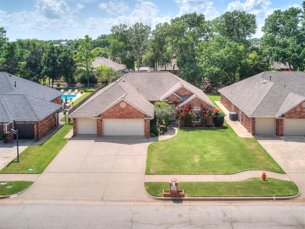 Property Photo:  12409 Kingsgate Drive  OK 73170 