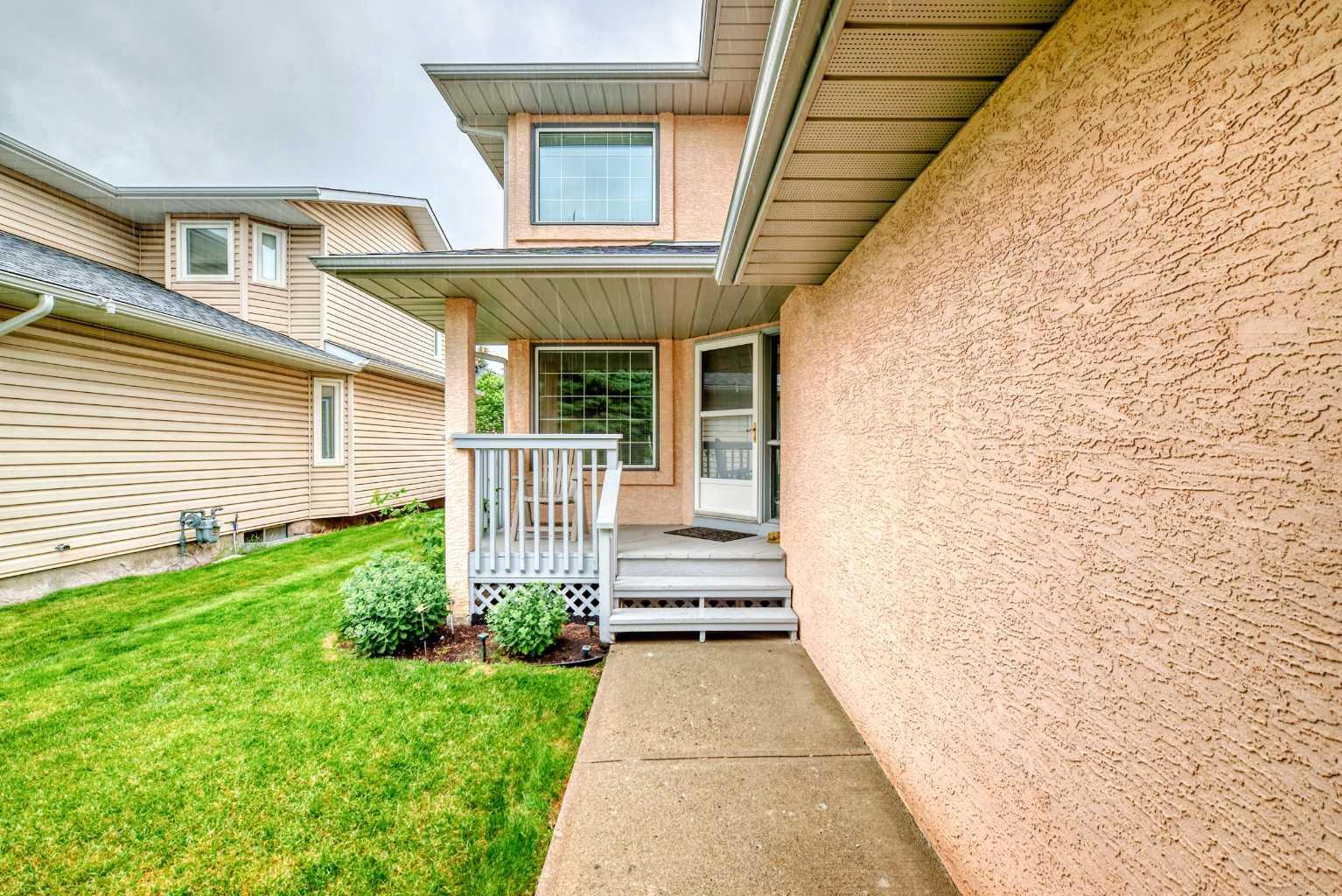 Property Photo:  22 Sunvista Crescent SE  AB T2X 3G2 