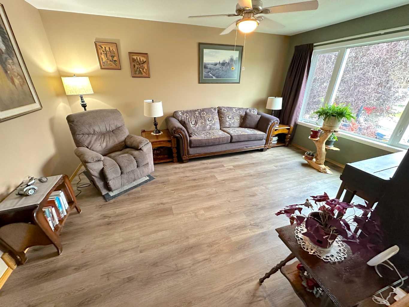 Property Photo: 86 Eversole Crescent AB T4R 2H9