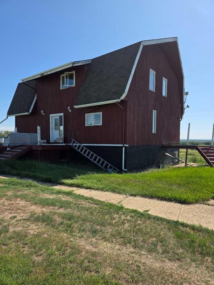 Property Photo: 162 Range Road 76405 AB T0G 1E0