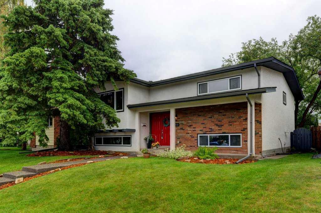Property Photo:  2835 Cedar Ridge Drive SW  AB T2W 2B2 