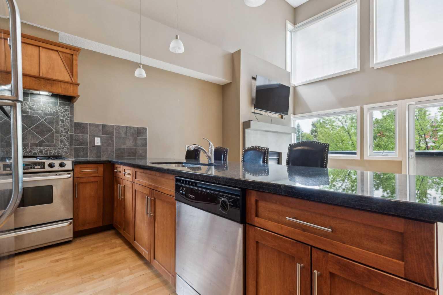 Property Photo: 1818 14 Street SW 401 AB T2T 3S9