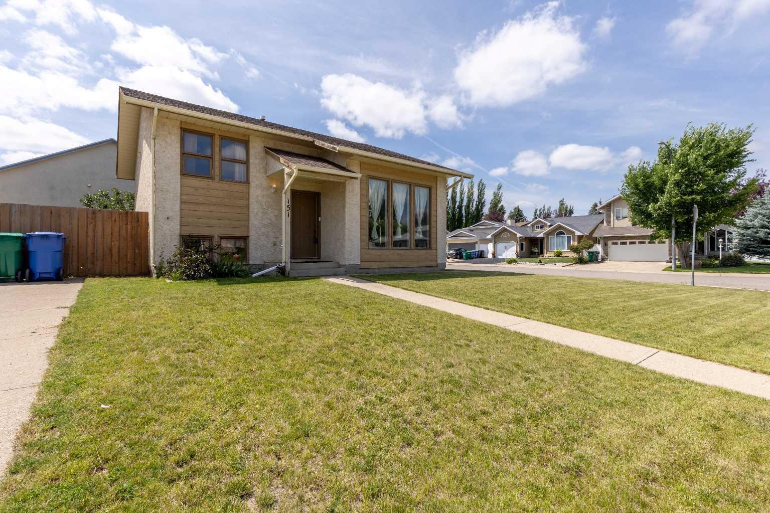 Property Photo: 151 Lakhota Crescent W AB T1K 6H5
