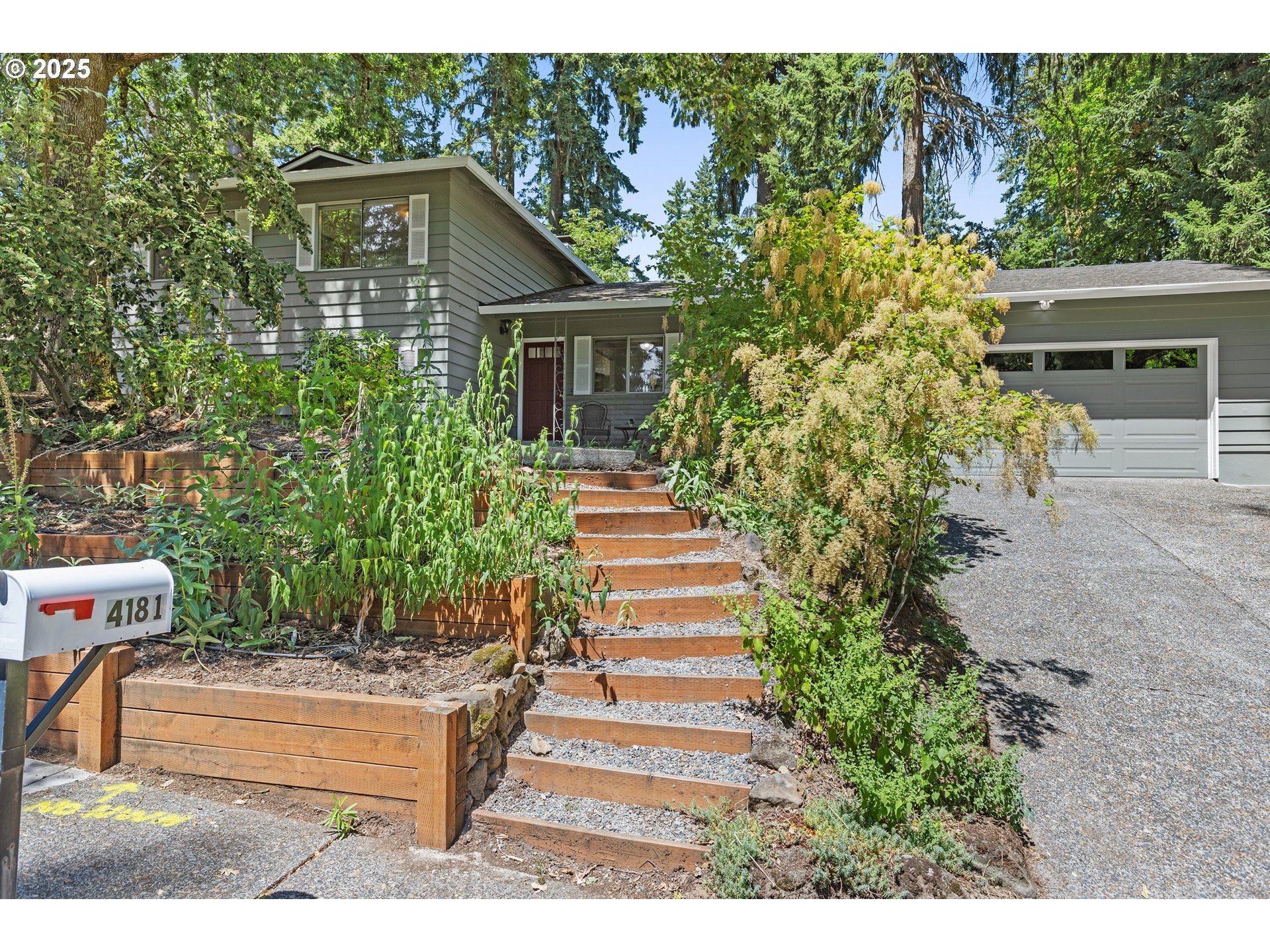 Property Photo: 4181 Cobb Way OR 97035