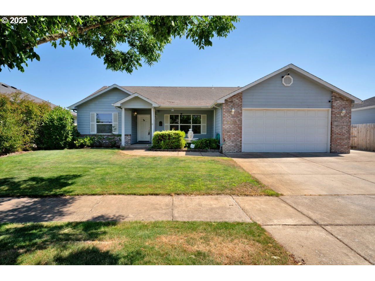 Property Photo: 5970 St Helena St OR 97402