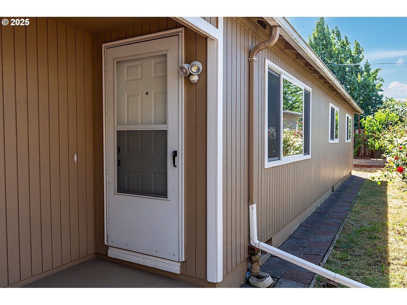 Property Photo:  6331 SE 83rd Ave  OR 97266 