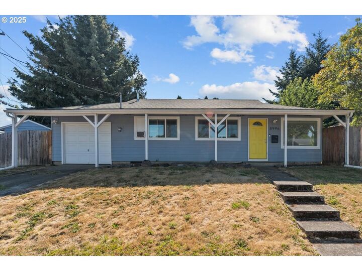 Property Photo: 8996 N Westanna Ave OR 97203