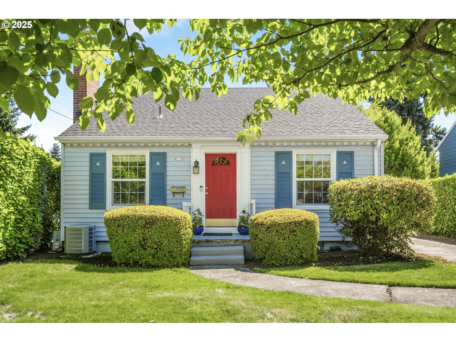 Property Photo:  4116 NE 70th Ave  OR 97218 