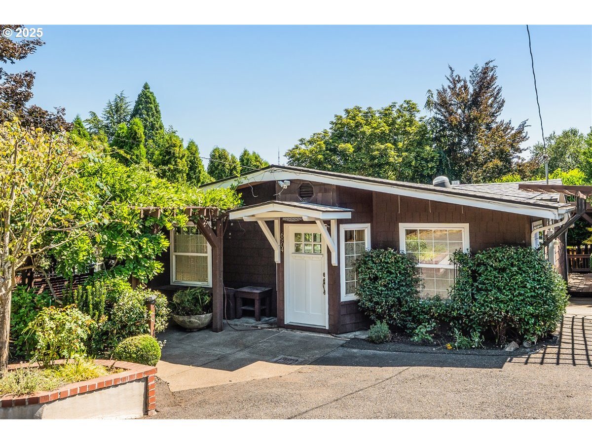Property Photo: 6904 SW 53rd Ave OR 97219