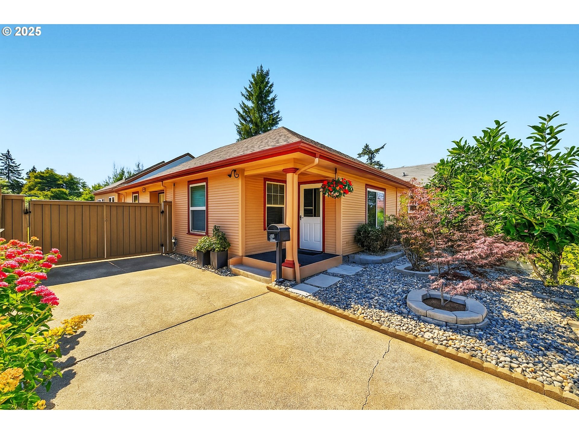 Property Photo: 6435 SE 71st Ave OR 97206