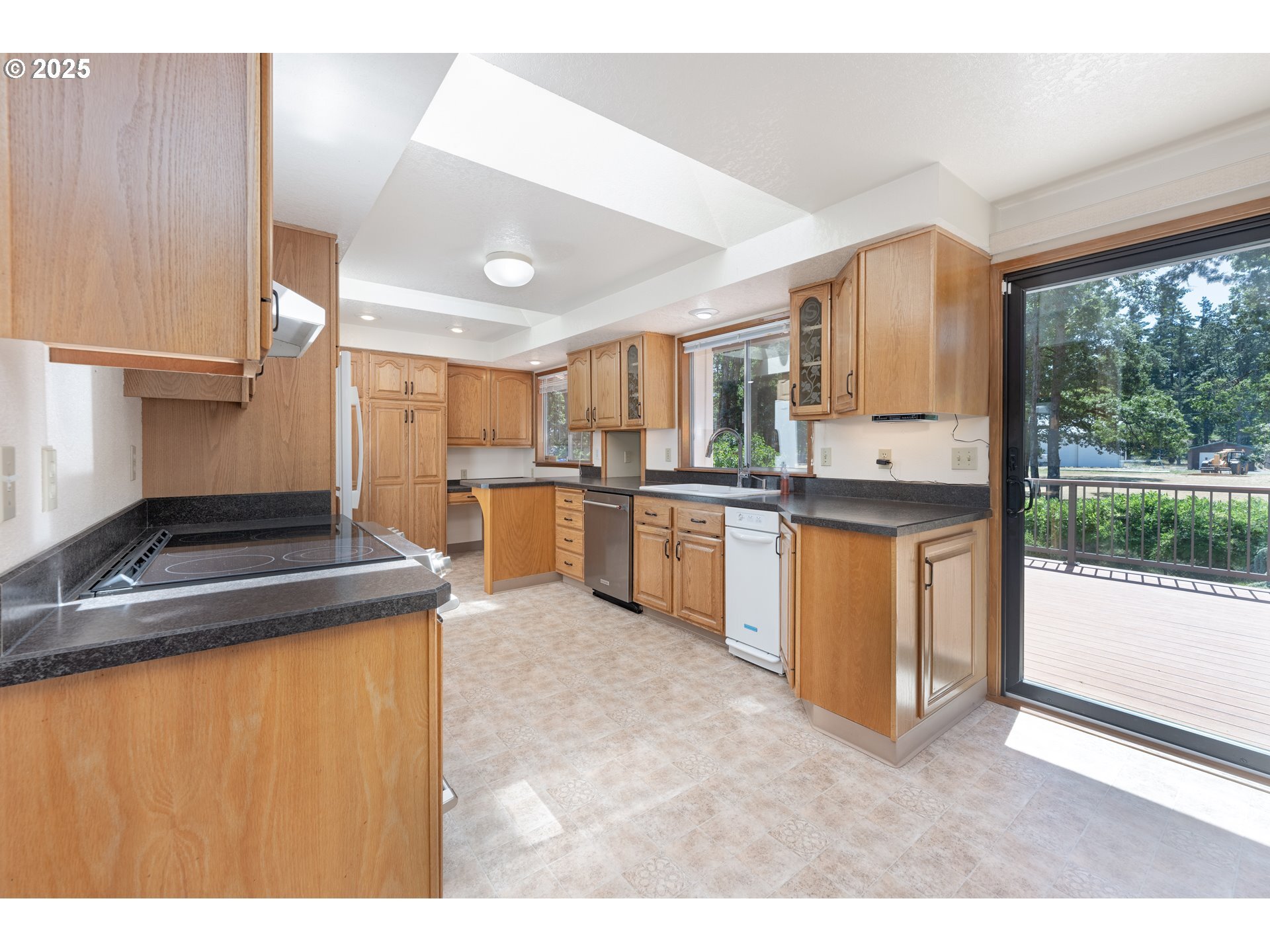 Property Photo:  6930 Oakridge Dr  OR 97027 