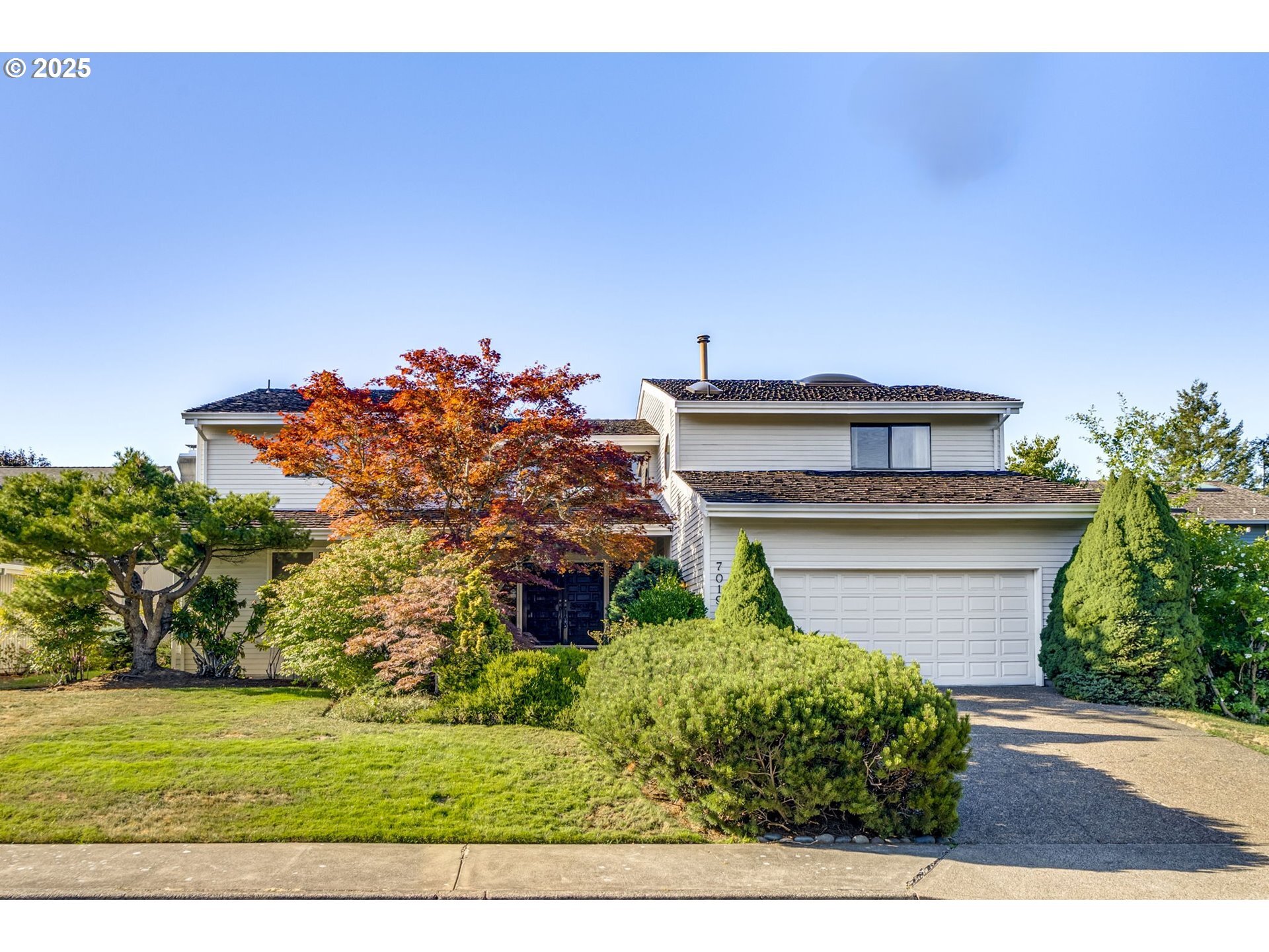 Property Photo: 7019 SW Chapel Ln OR 97223
