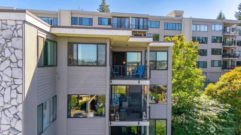 3661  24th Place W 401  Seattle WA 98199 photo
