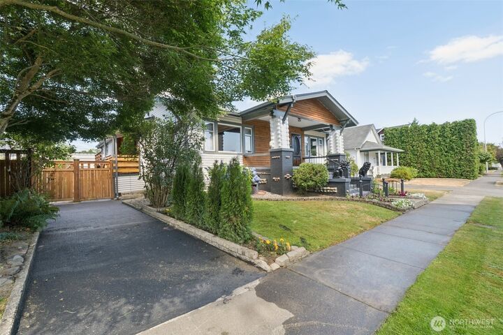 Property Photo: 115 E Street SE WA 98002