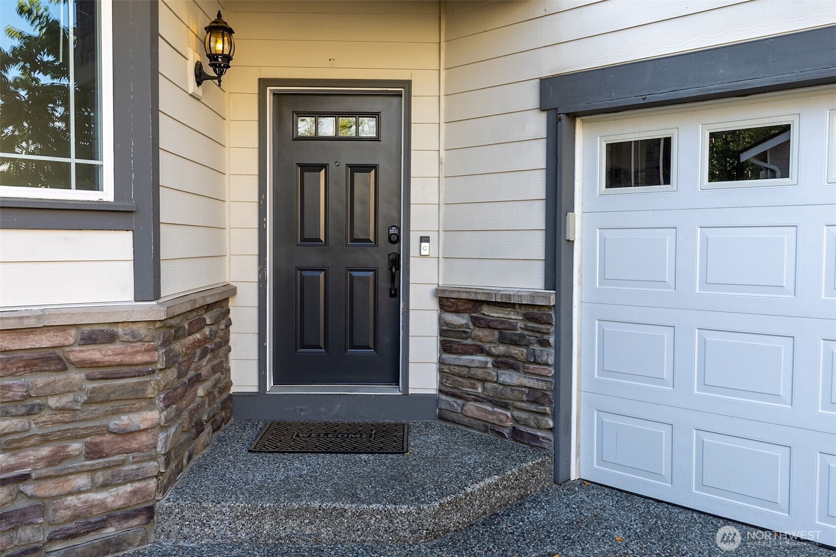 Property Photo:  1811  97th Place SW  WA 98204 