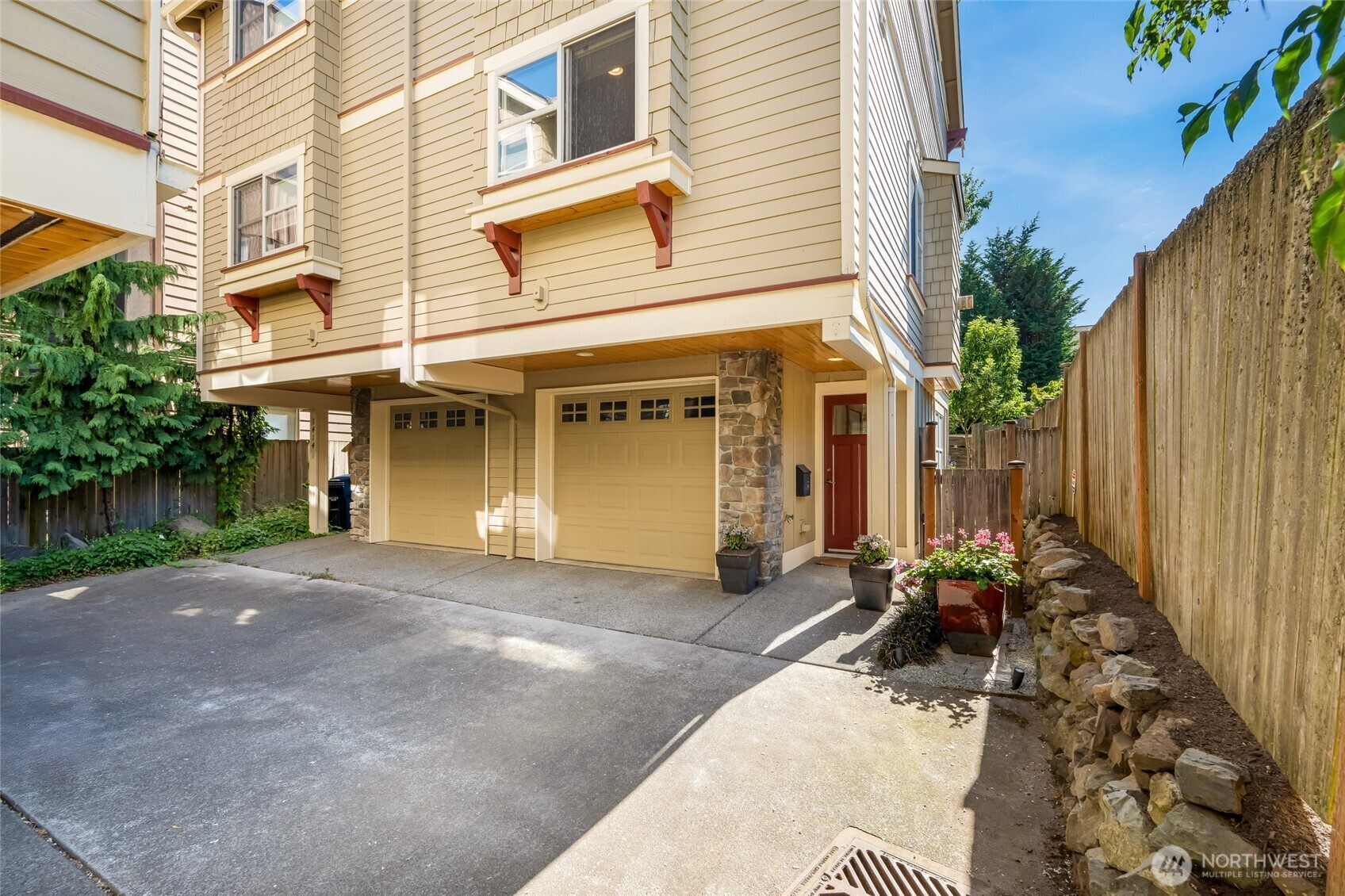 Property Photo:  1414  4th Avenue W A  WA 98119 