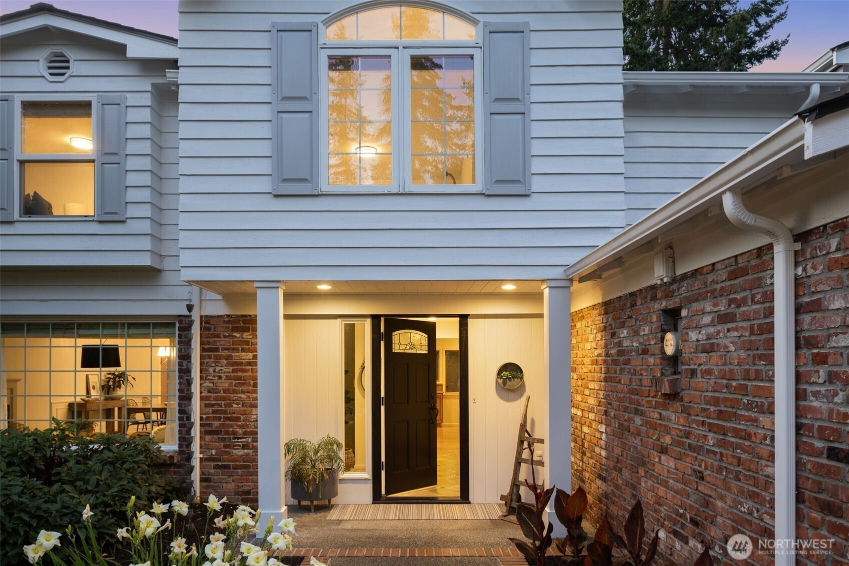 Property Photo: 11216 E Riverside Drive WA 98011