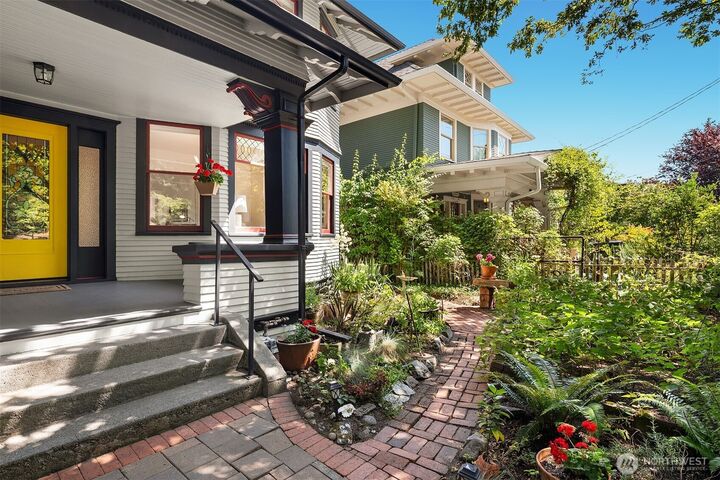 Property Photo: 818 19th Avenue WA 98122