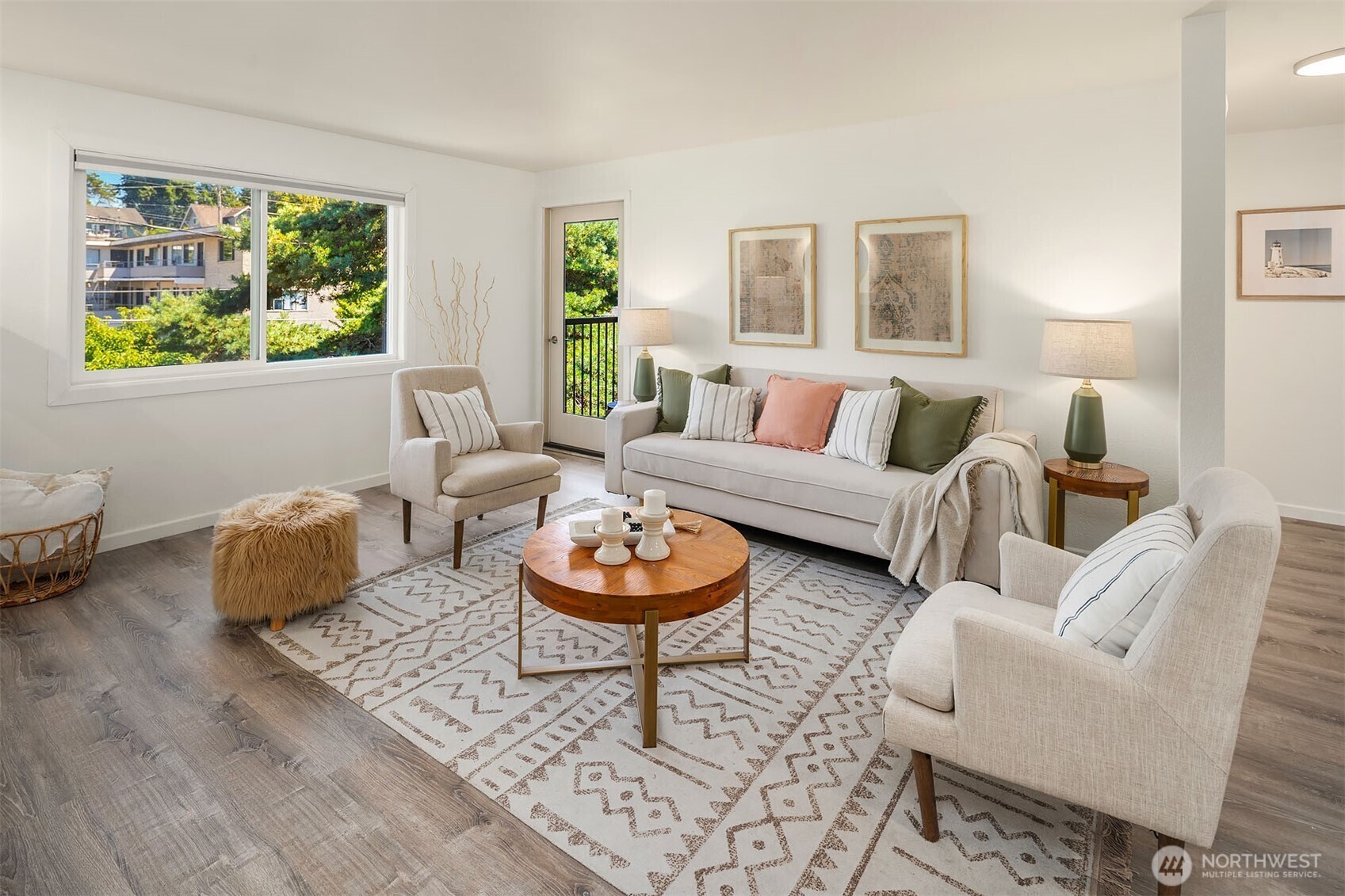 Property Photo: 9255 Greenwood Avenue N 35 WA 98103