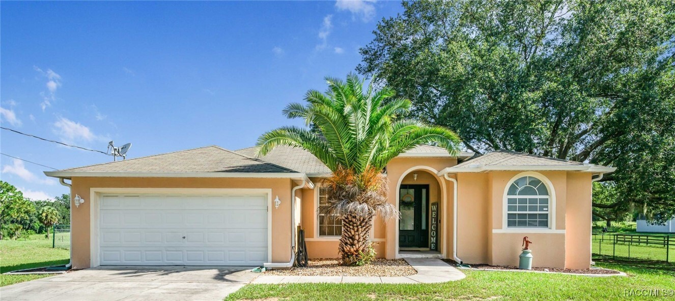 Property Photo: 5811 W Meadowpark Lane FL 34429