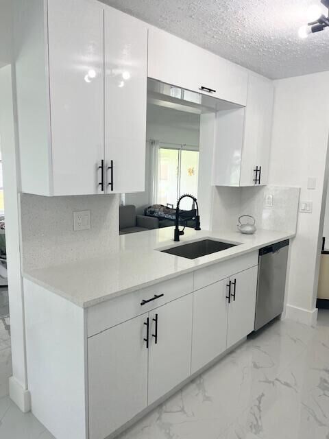 Property Photo:  1902 SW Roma Way  FL 33426 