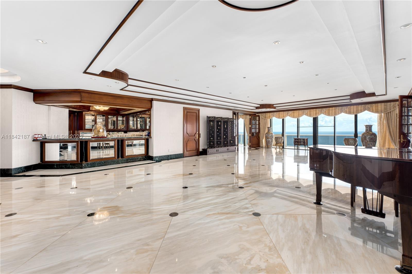 Property Photo: 5757 Collins Ave Ph-4 FL 33140