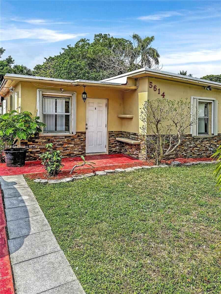 Property Photo:  5614 Taylor St 1A  FL 33021 