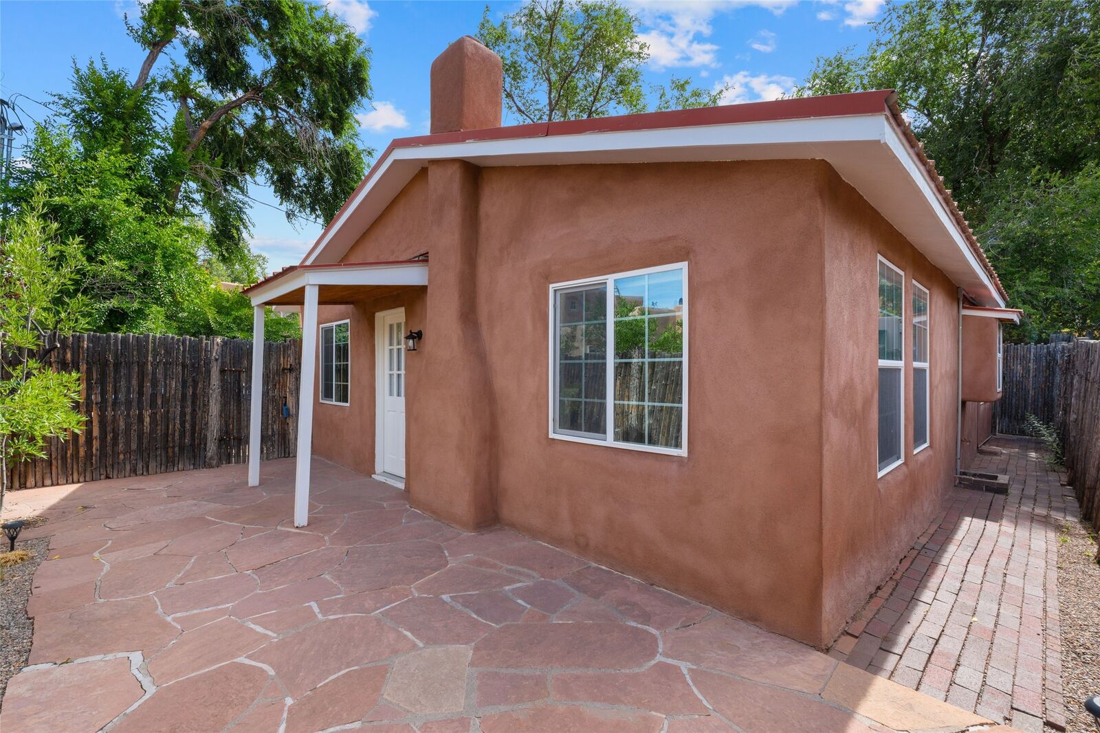 Property Photo:  563 Del Norte Lane  NM 87501 