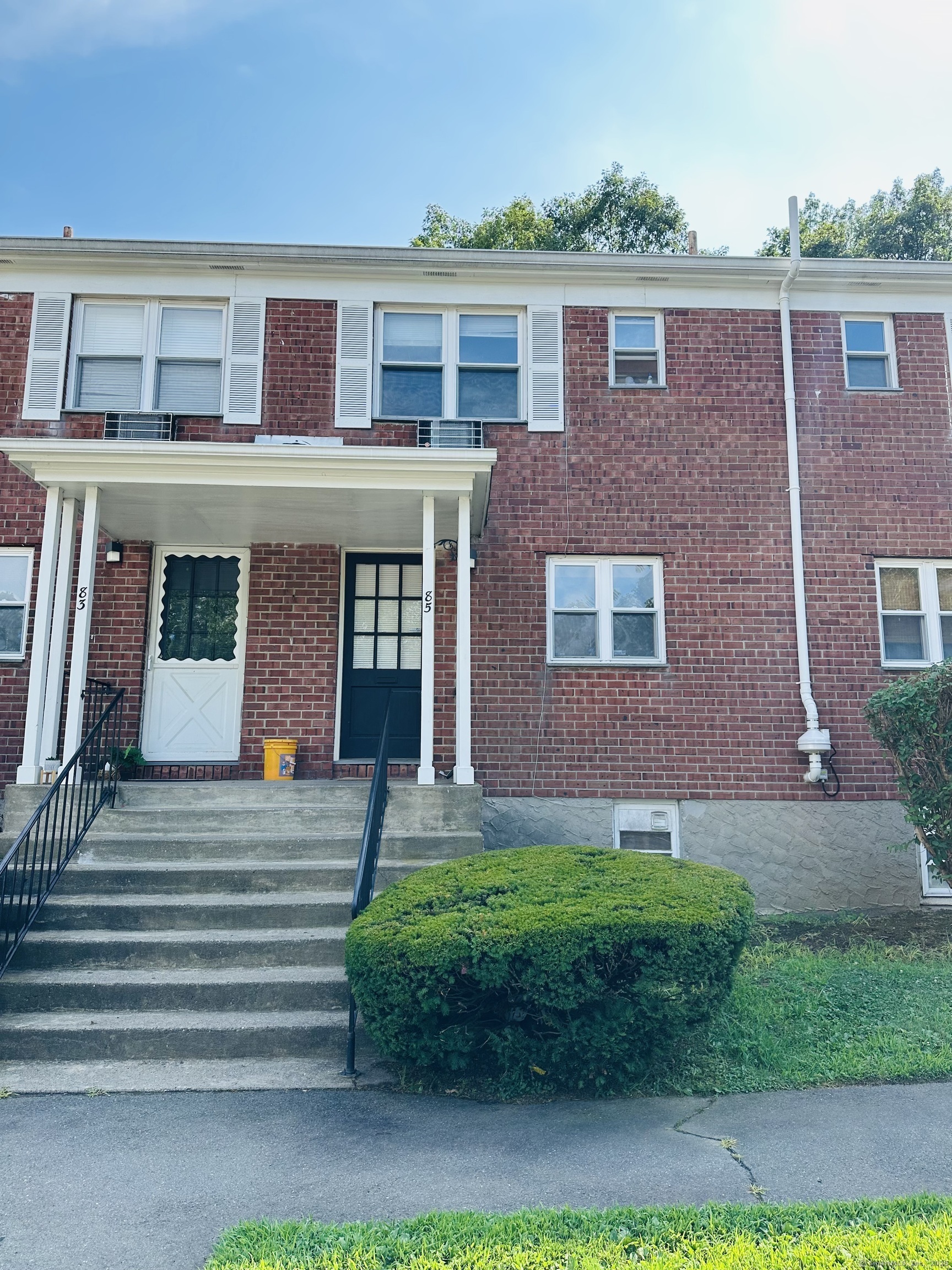 Property Photo: 85 Abner Court 85 CT 06606